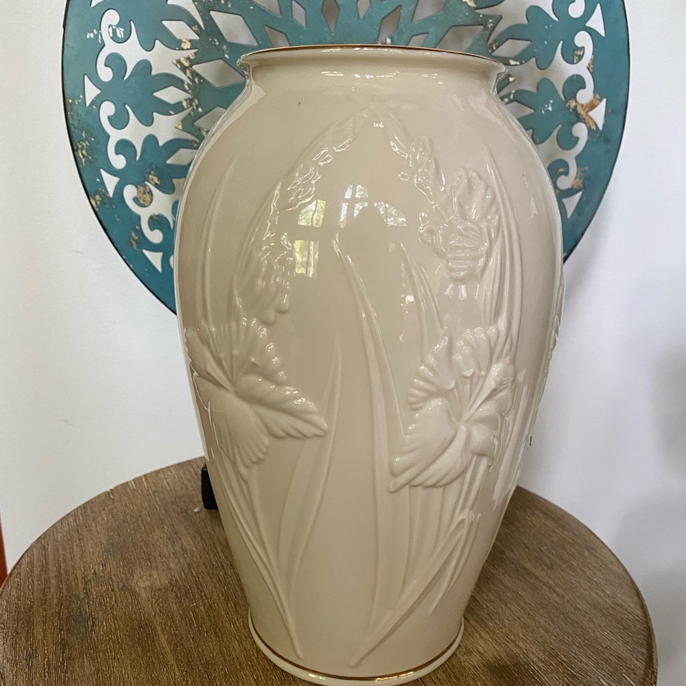 Lenox  Masterpiece Large Vase 24k gold trim